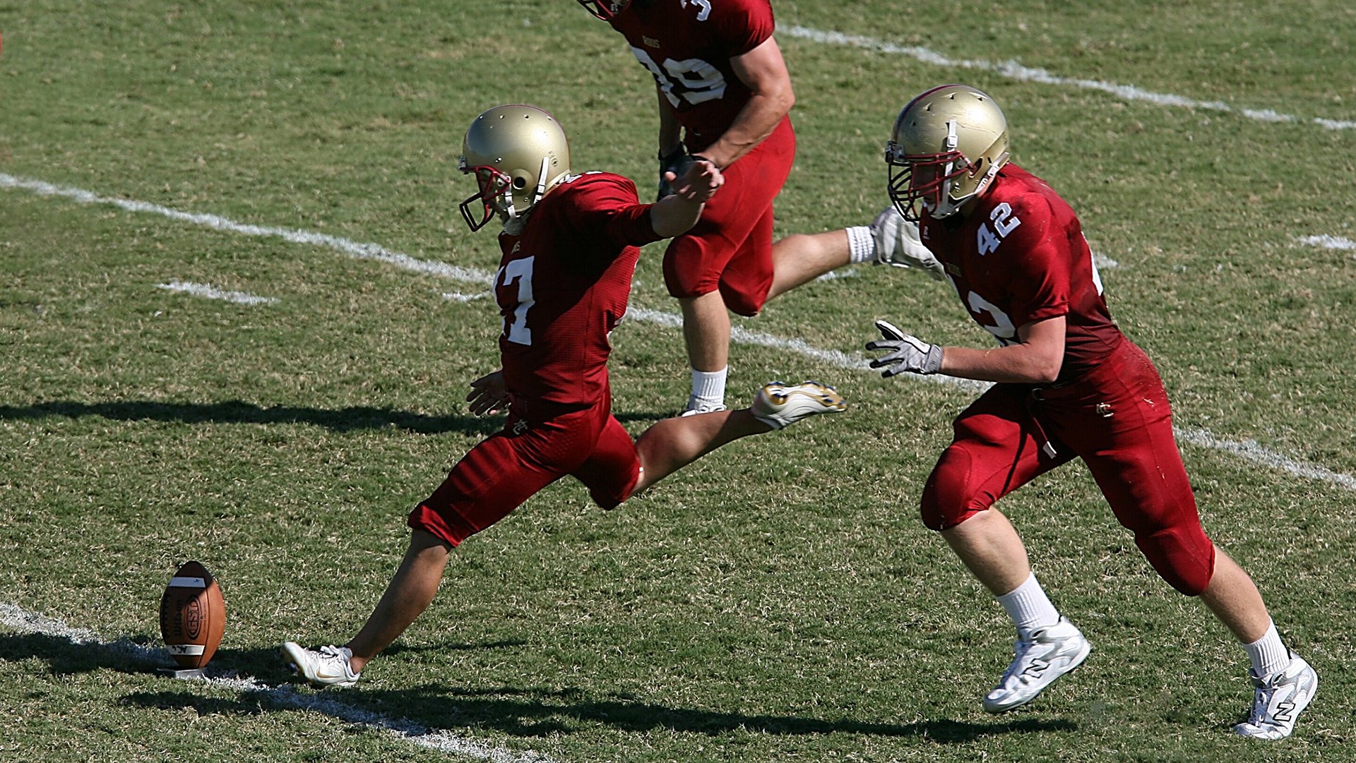 拉恩:他是全黑队进攻中的闪电,每一次带球都让对方防线紧张,拉恩vs科尔雷恩